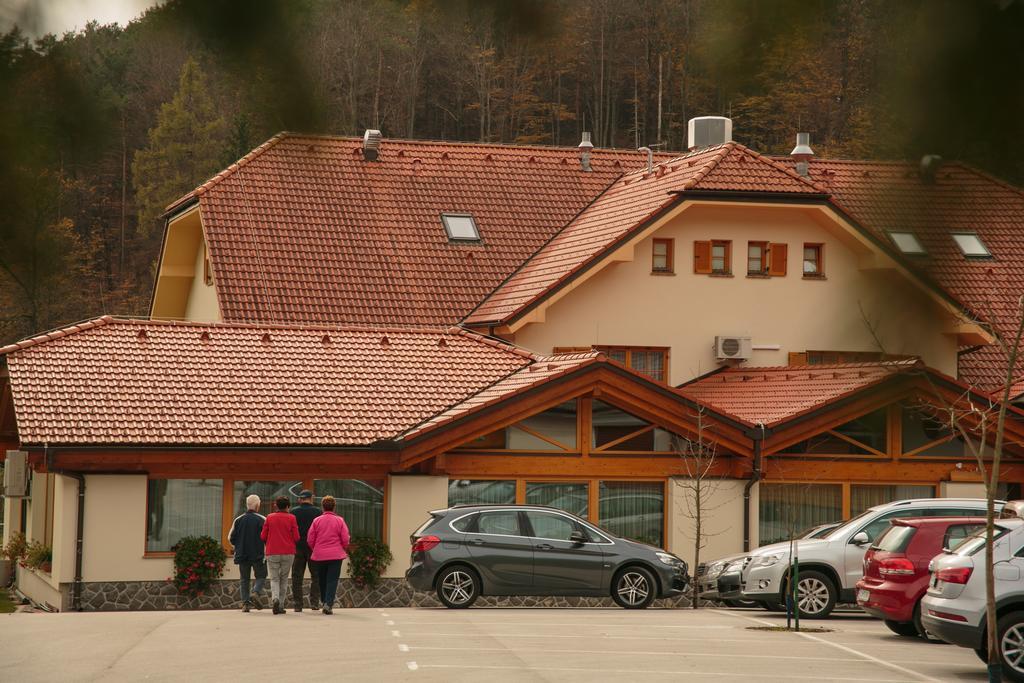 Domacija Vodnik & Apartments Cerklje na Gorenjskem Exterior foto